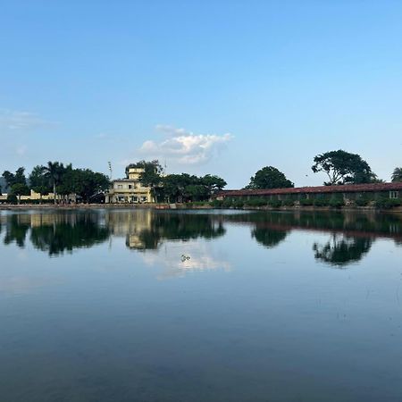 Shikarbadi Hotel - By The Lake Heritage By Hrh Group Of Hotels Udaipur Exterior photo