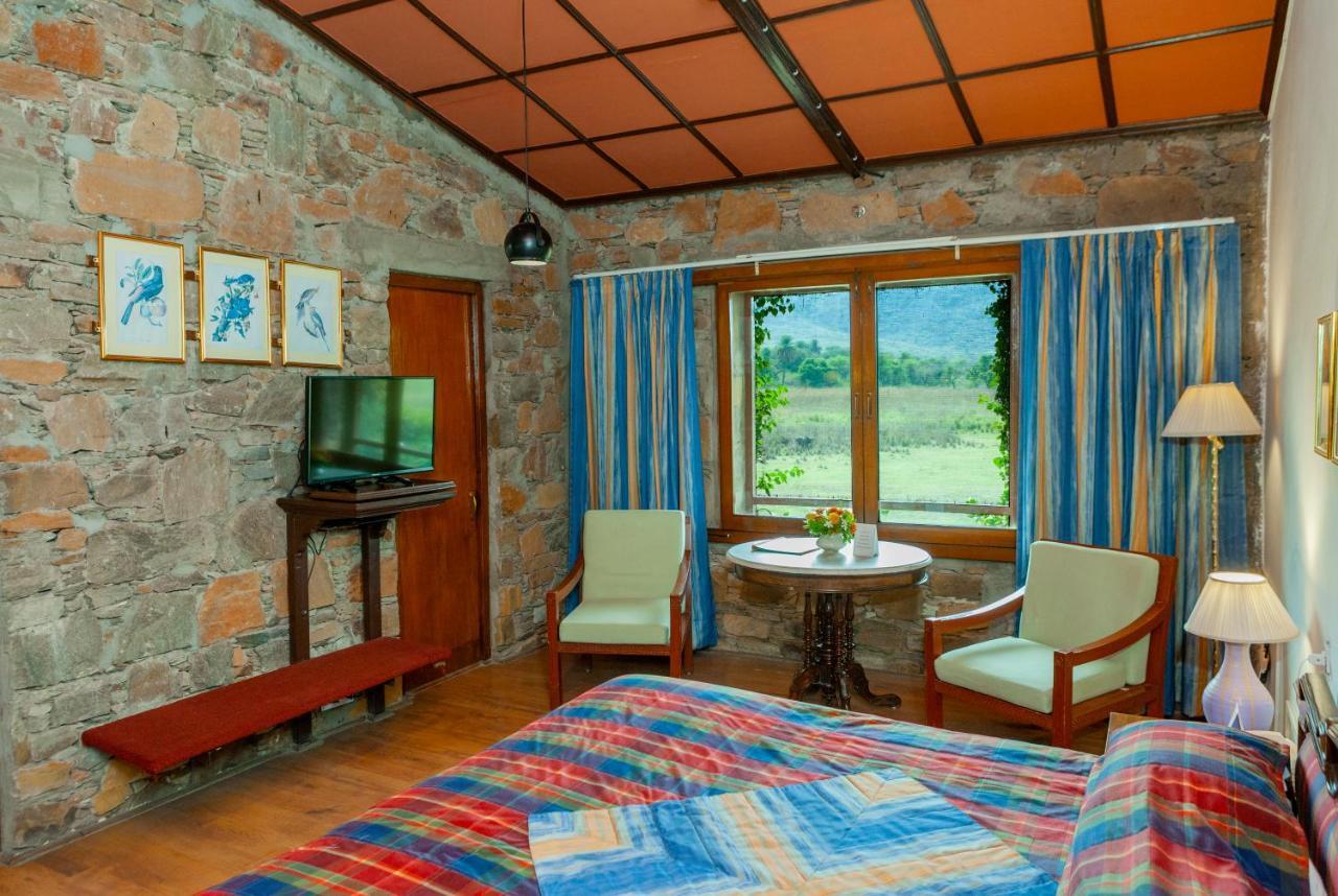 Shikarbadi Hotel - By The Lake Heritage By Hrh Group Of Hotels Udaipur Exterior photo