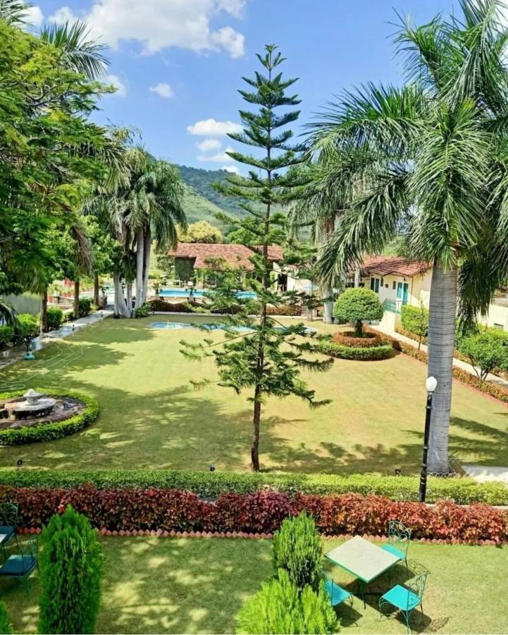 Shikarbadi Hotel - By The Lake Heritage By Hrh Group Of Hotels Udaipur Exterior photo