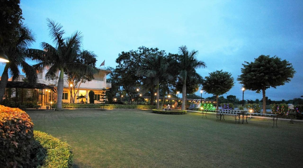 Shikarbadi Hotel - By The Lake Heritage By Hrh Group Of Hotels Udaipur Exterior photo