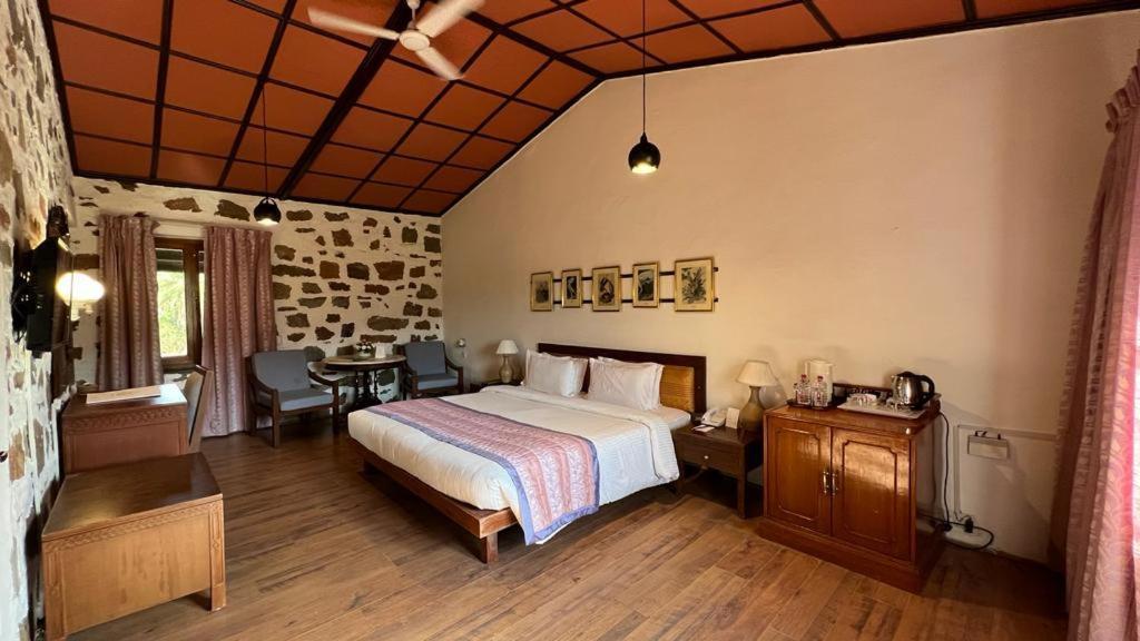 Shikarbadi Hotel - By The Lake Heritage By Hrh Group Of Hotels Udaipur Exterior photo