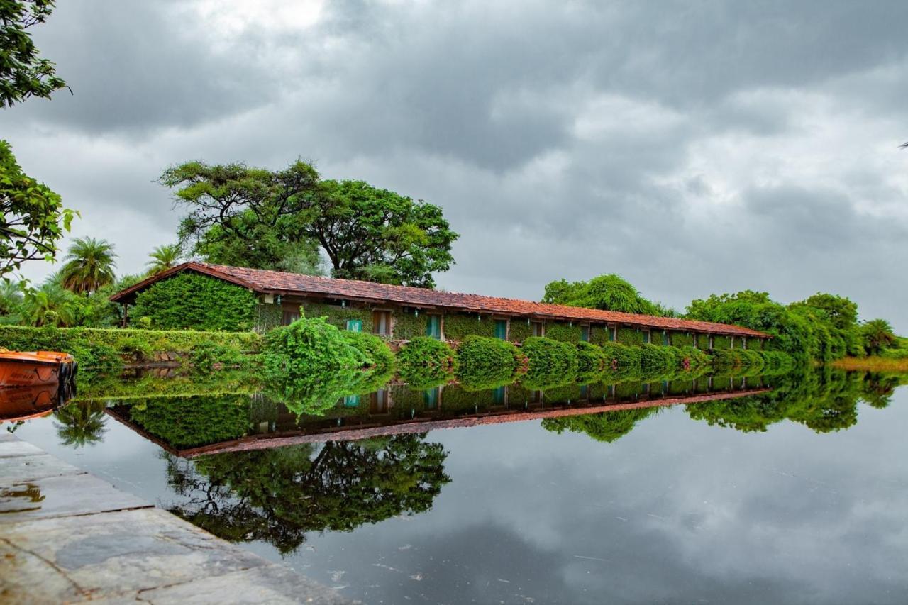Shikarbadi Hotel - By The Lake Heritage By Hrh Group Of Hotels Udaipur Exterior photo