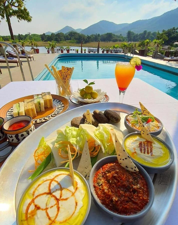 Shikarbadi Hotel - By The Lake Heritage By Hrh Group Of Hotels Udaipur Exterior photo