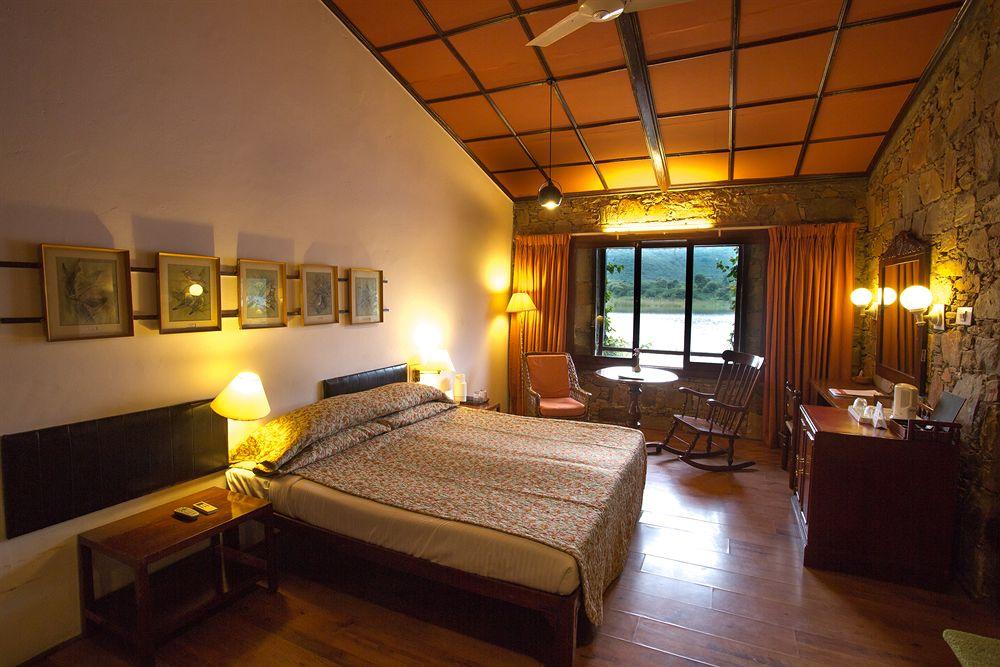 Shikarbadi Hotel - By The Lake Heritage By Hrh Group Of Hotels Udaipur Exterior photo
