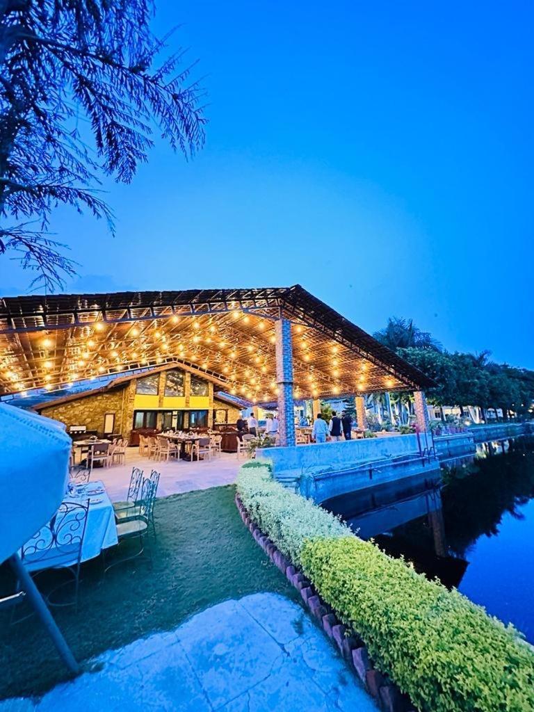 Shikarbadi Hotel - By The Lake Heritage By Hrh Group Of Hotels Udaipur Exterior photo