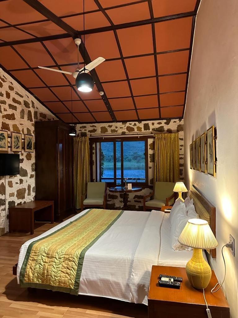 Shikarbadi Hotel - By The Lake Heritage By Hrh Group Of Hotels Udaipur Exterior photo