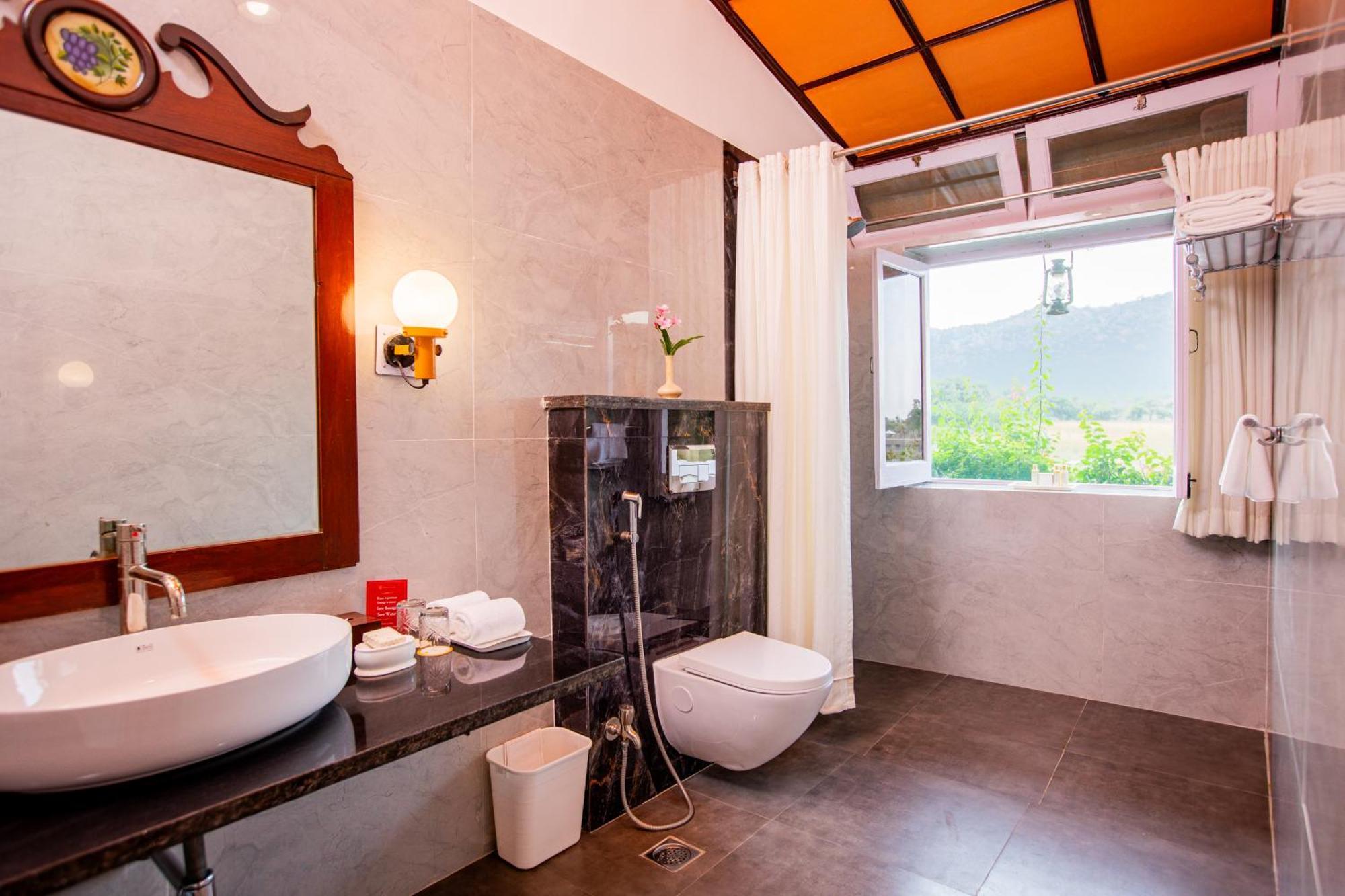 Shikarbadi Hotel - By The Lake Heritage By Hrh Group Of Hotels Udaipur Exterior photo