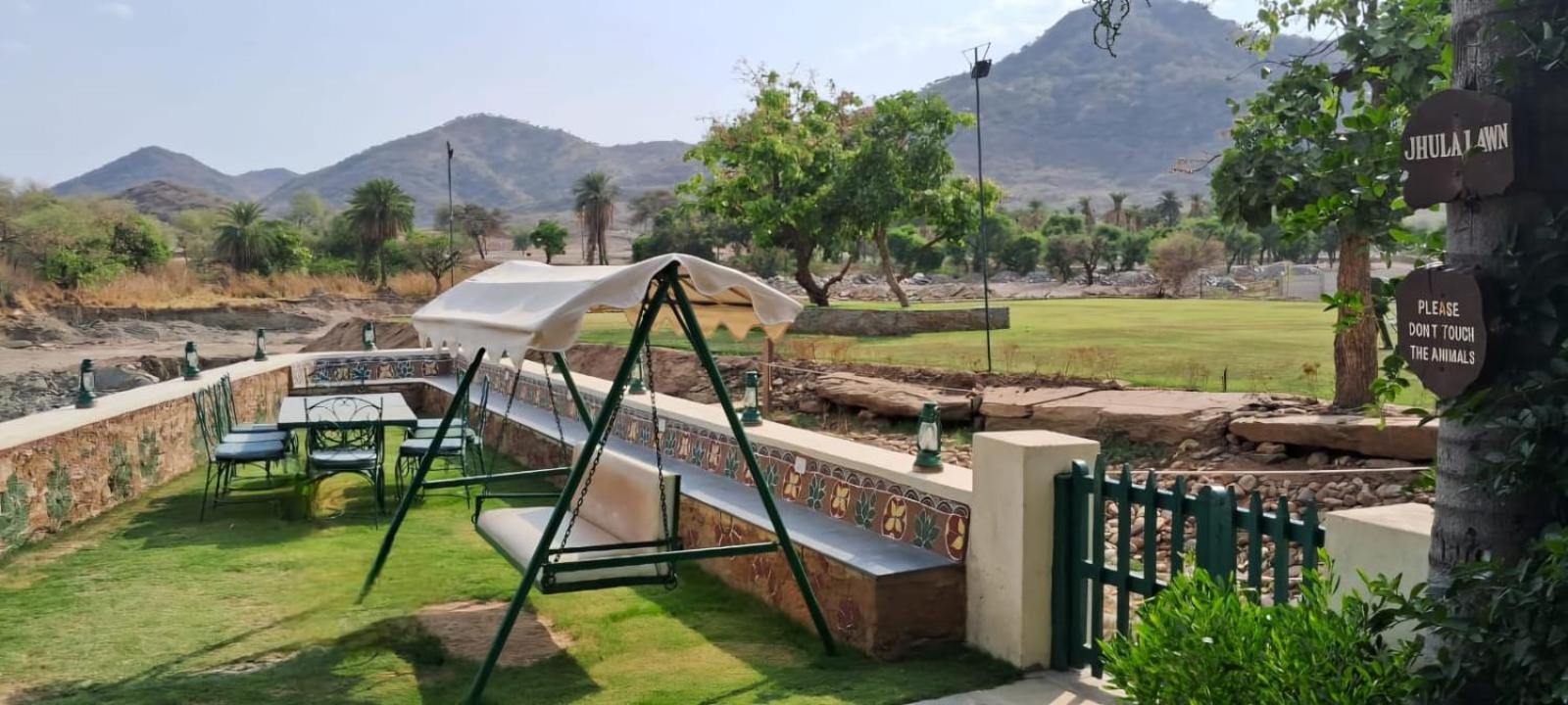 Shikarbadi Hotel - By The Lake Heritage By Hrh Group Of Hotels Udaipur Exterior photo