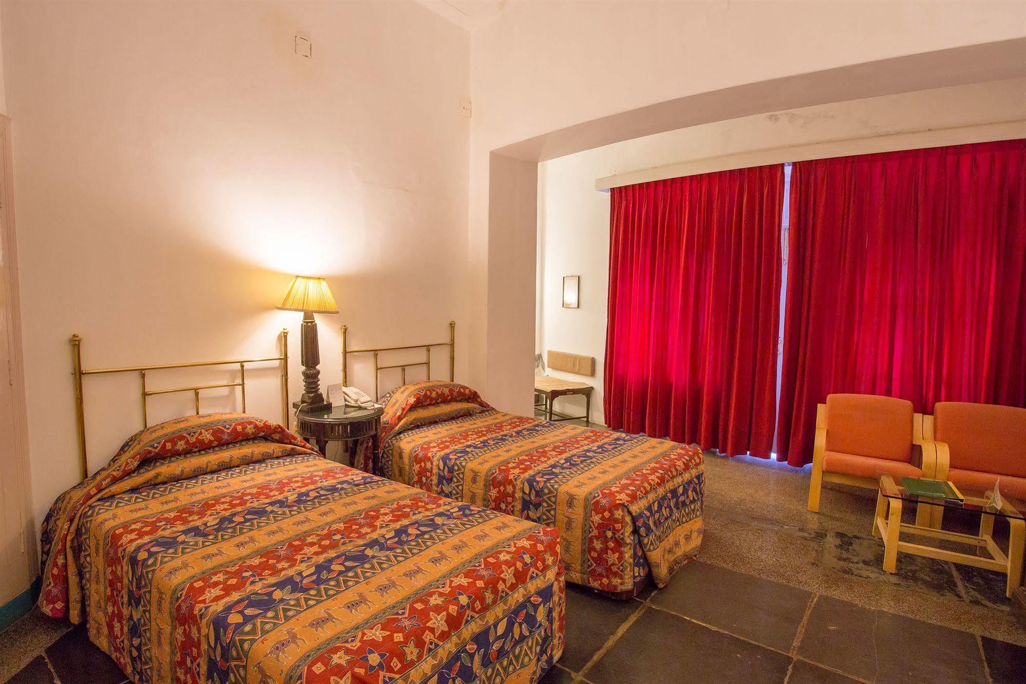Shikarbadi Hotel - By The Lake Heritage By Hrh Group Of Hotels Udaipur Exterior photo